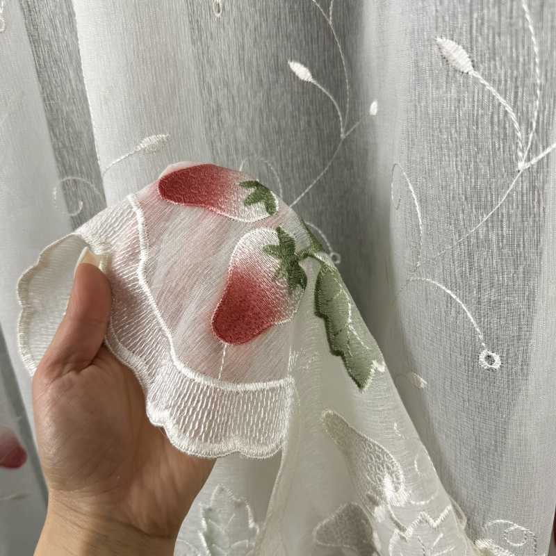 Ervi voálová záclona smetanová s výšivkou 5011 - Jahody