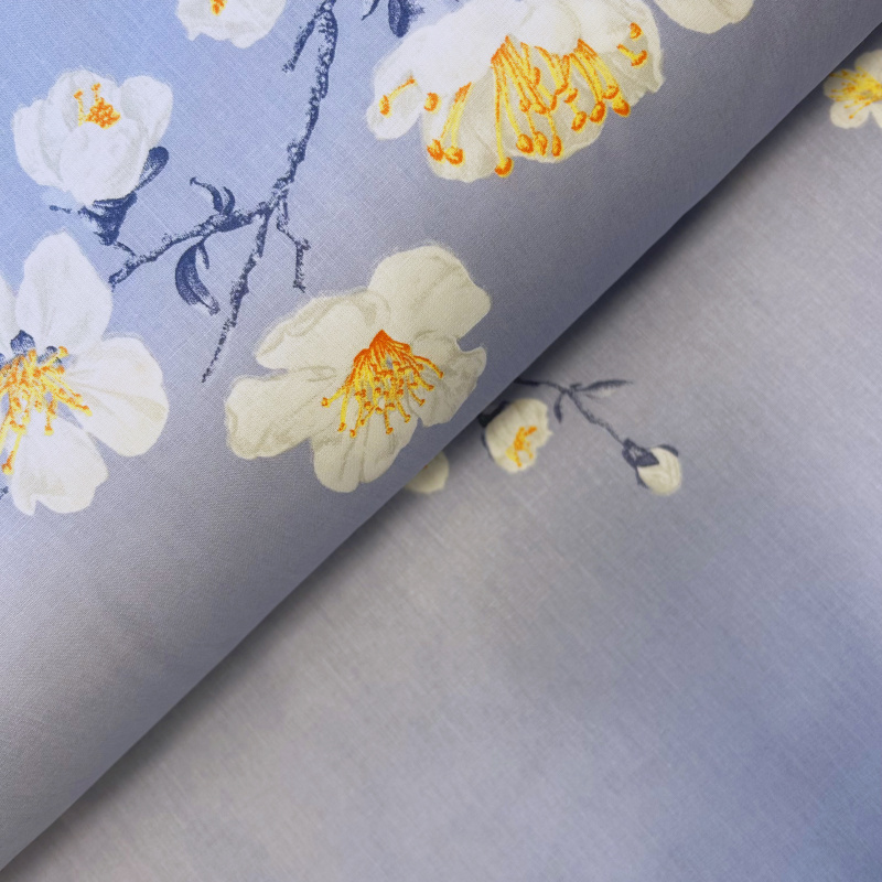 Ervi Bavlněná látka/plátno š.240cm - květ jabloně na modrém  - 25731-17, metráž