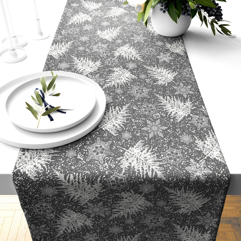 Ervi dekorační běhoun na stůl - námraza na listech na šedém