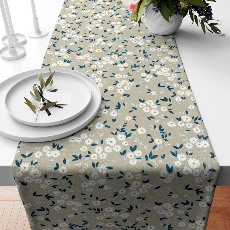 Ervi Bavlněný běhoun na stůl - kytice sedmikrásek na béžovém - kopie