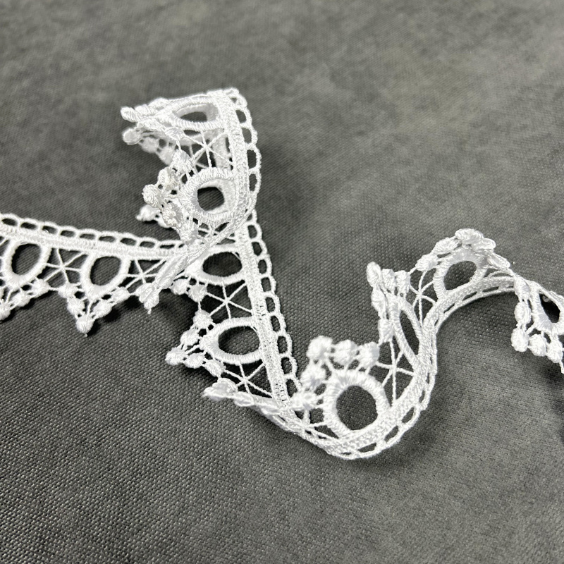 Krajka bíla - 74030 šíře 40 mm , metráž