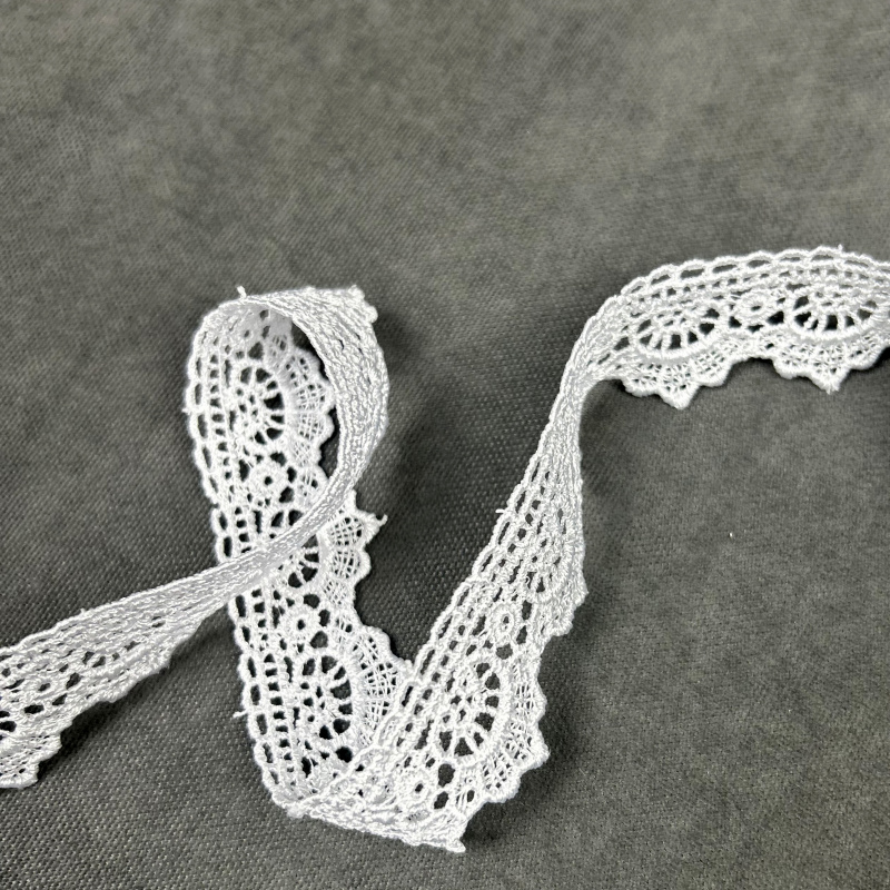 Krajka bíla - 70203 šíře 30 mm , metráž