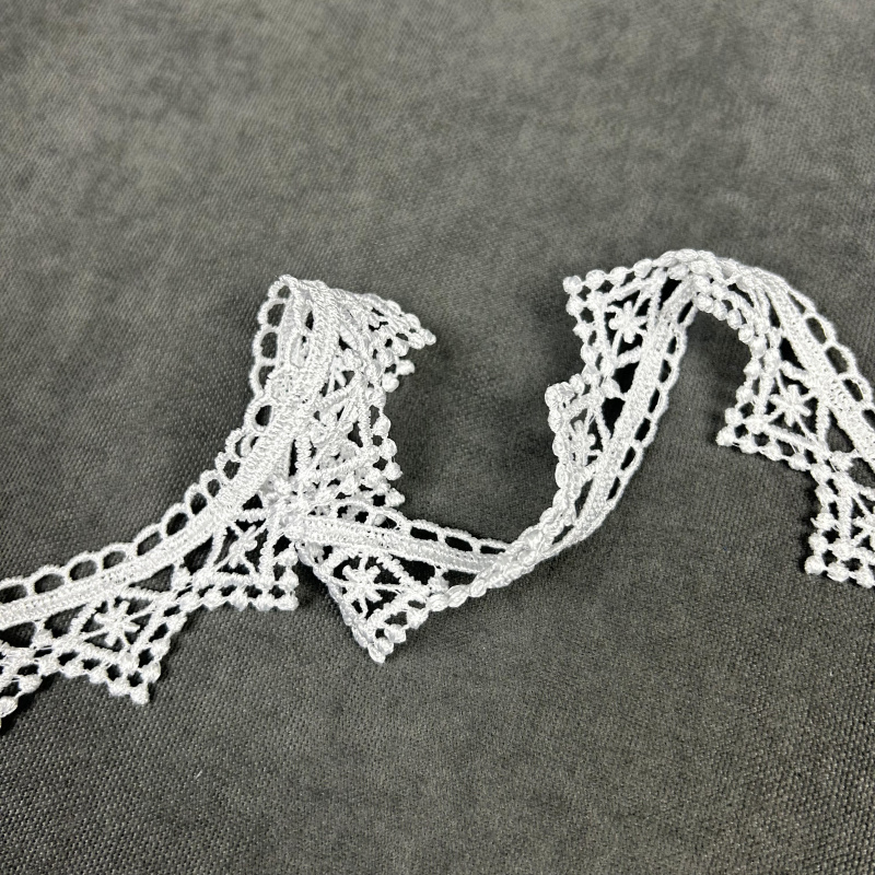 Krajka bíla - 74042 šíře 30 mm , metráž