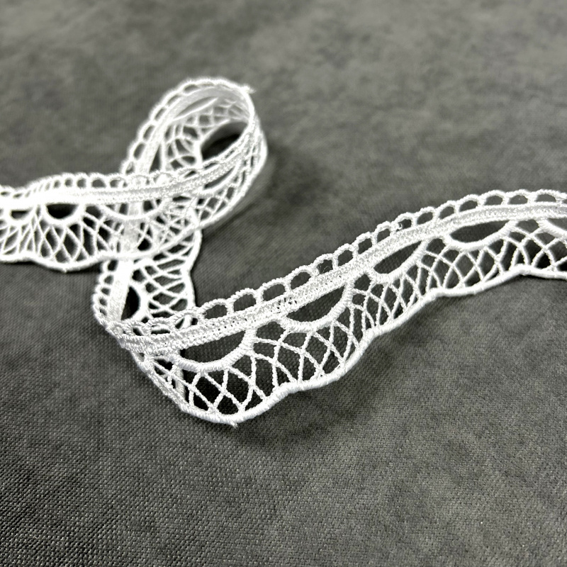 Krajka bíla - 74072 šíře 30 mm , metráž