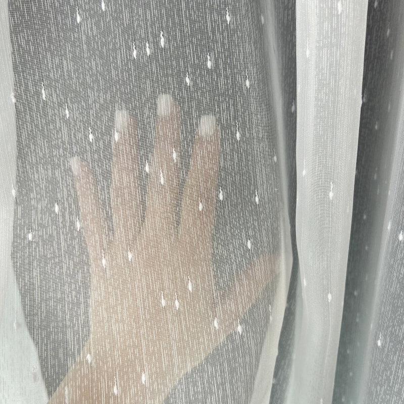 Ervi voálová﻿ hotová záclona s řasící páskou - prší